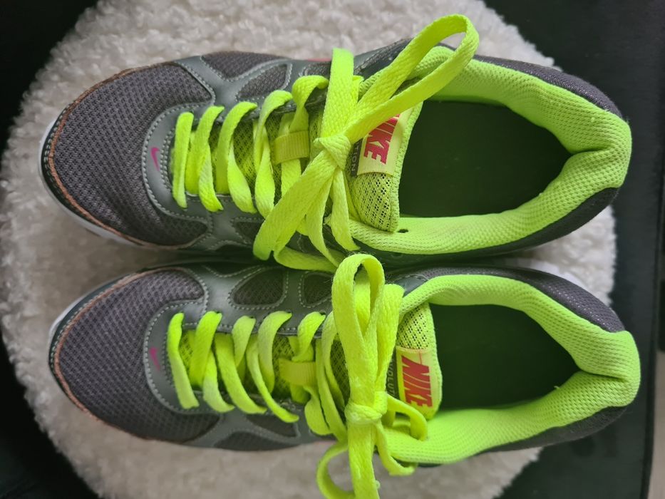 Дамски маратонки NIKE 38