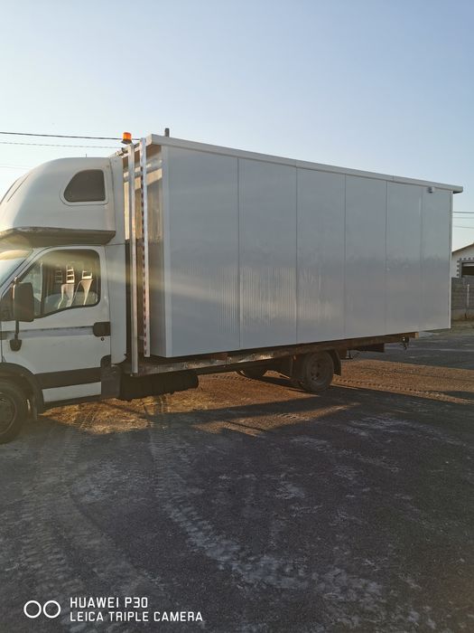 Произвежда гаражни клетки от термопанели