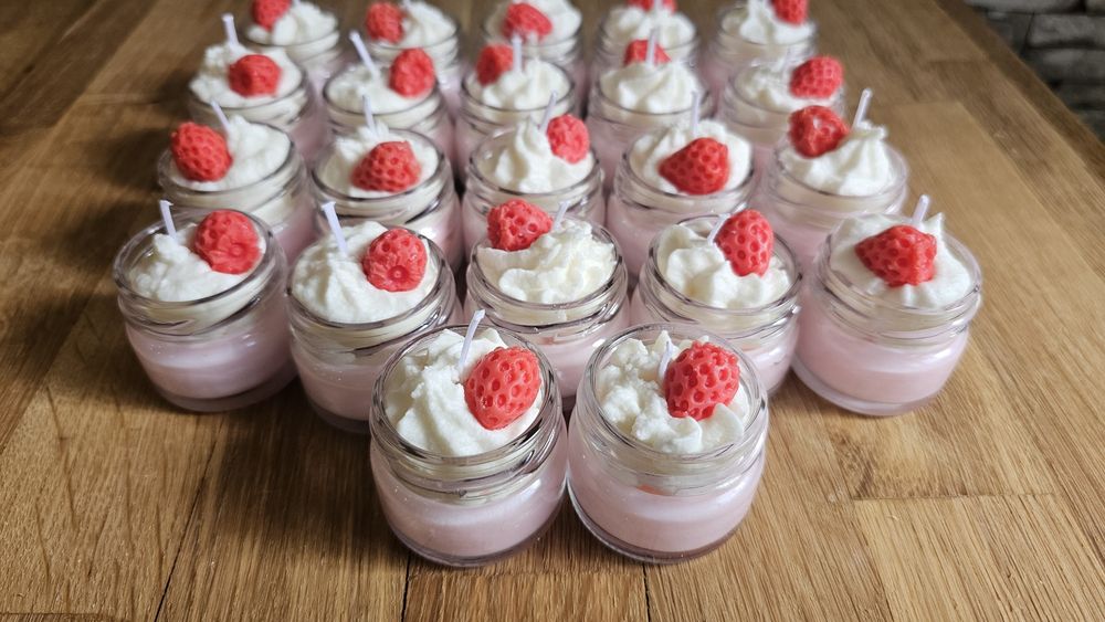 Малки бурканчета с ароматни свещи