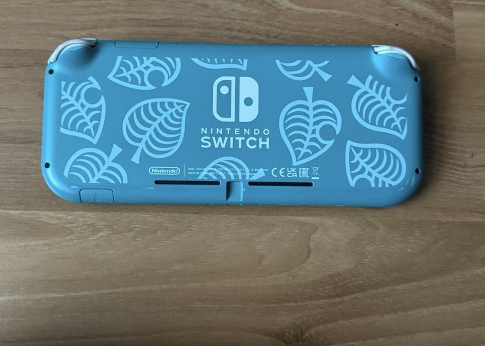 Лимитиран Nintendo switch lite Animal crossing edition и игри