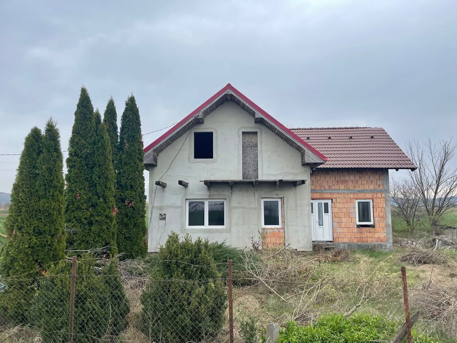 Casă de locuit în Stejeriș cu teren intravilan de 3500 metri pătrați!