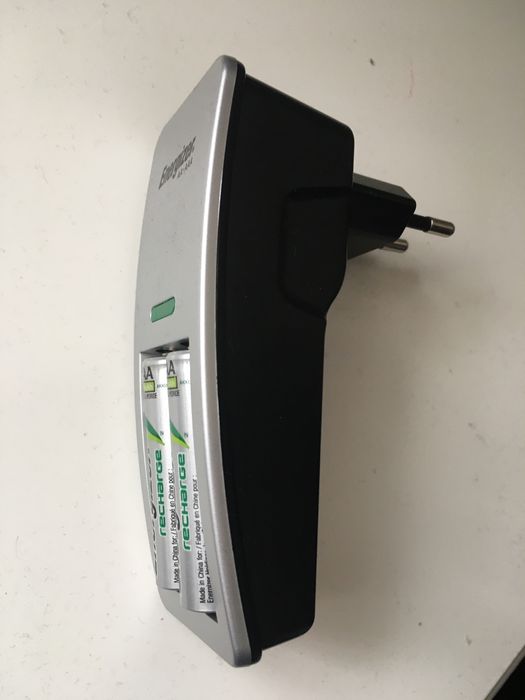 Incarcator baterii AA si AAA Energizer
