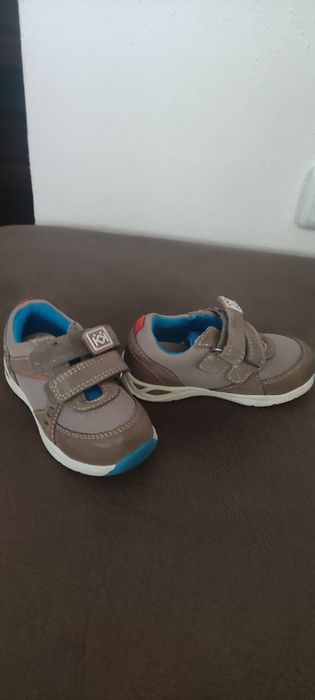 Детски спортни обувки