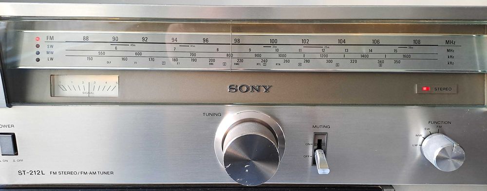 Sony ST 212 tuner vintage stereo scala analog ace sunet calitate