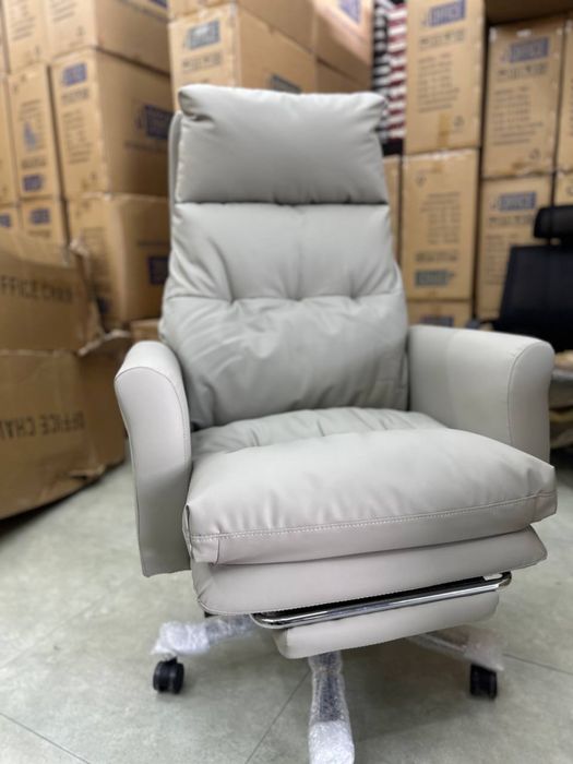 Офисное кресло для руководителя модел Range