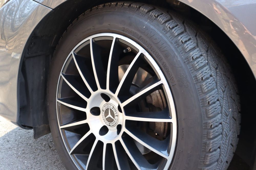 Mercedes-Benz E Mașină foarte îngrijită