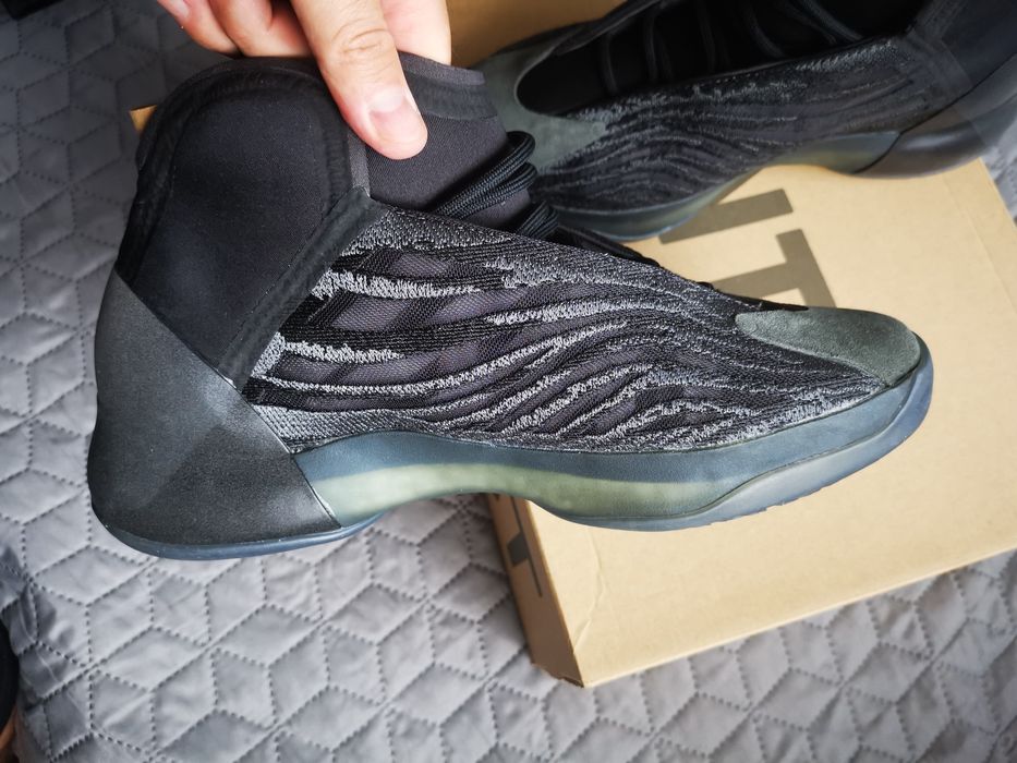 Adidași Yeezy QNTM (44-28 cm)