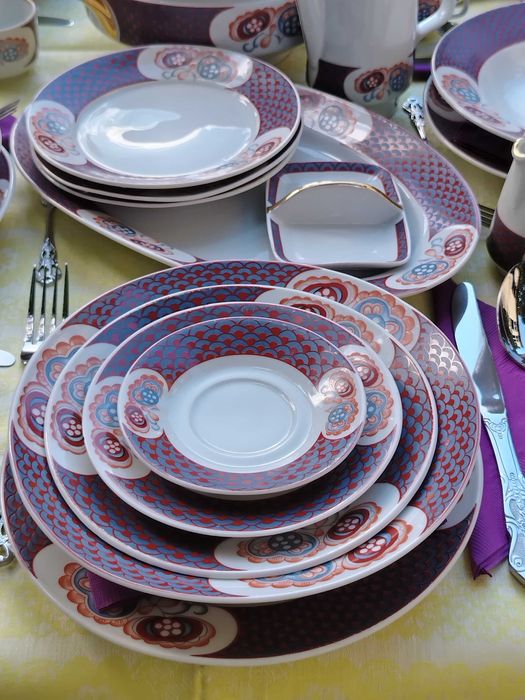 НОВ Сервиз за хранене