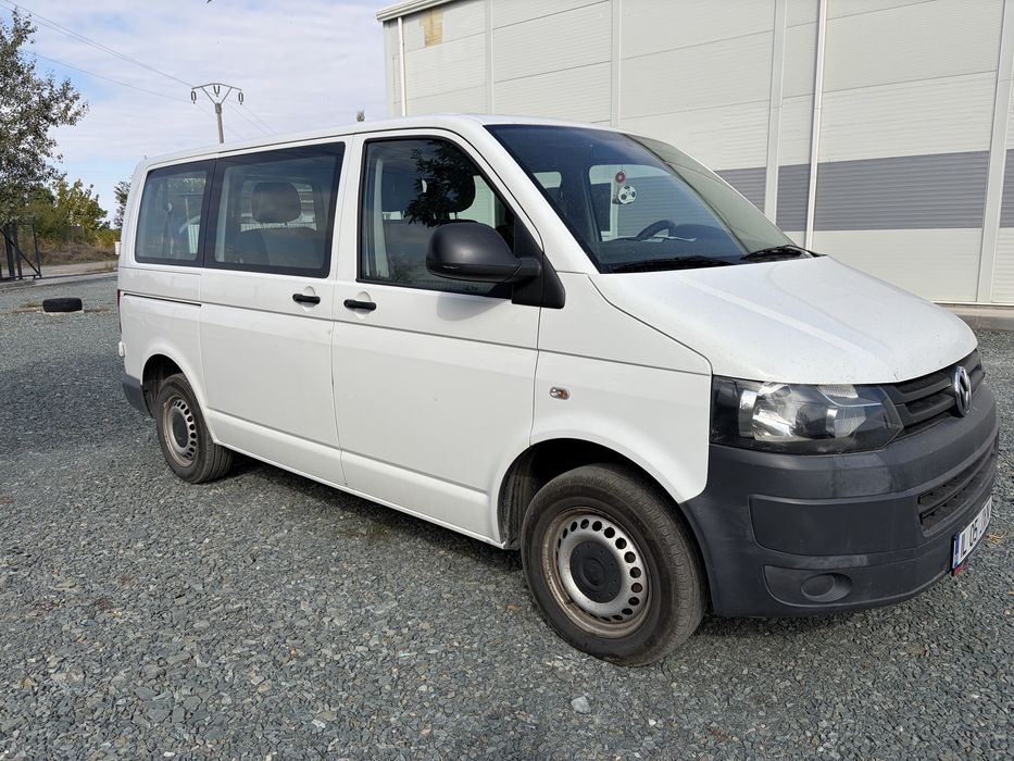 VW Transporter T5 (2011) 8+1 locuri - ideal Familie/Transport