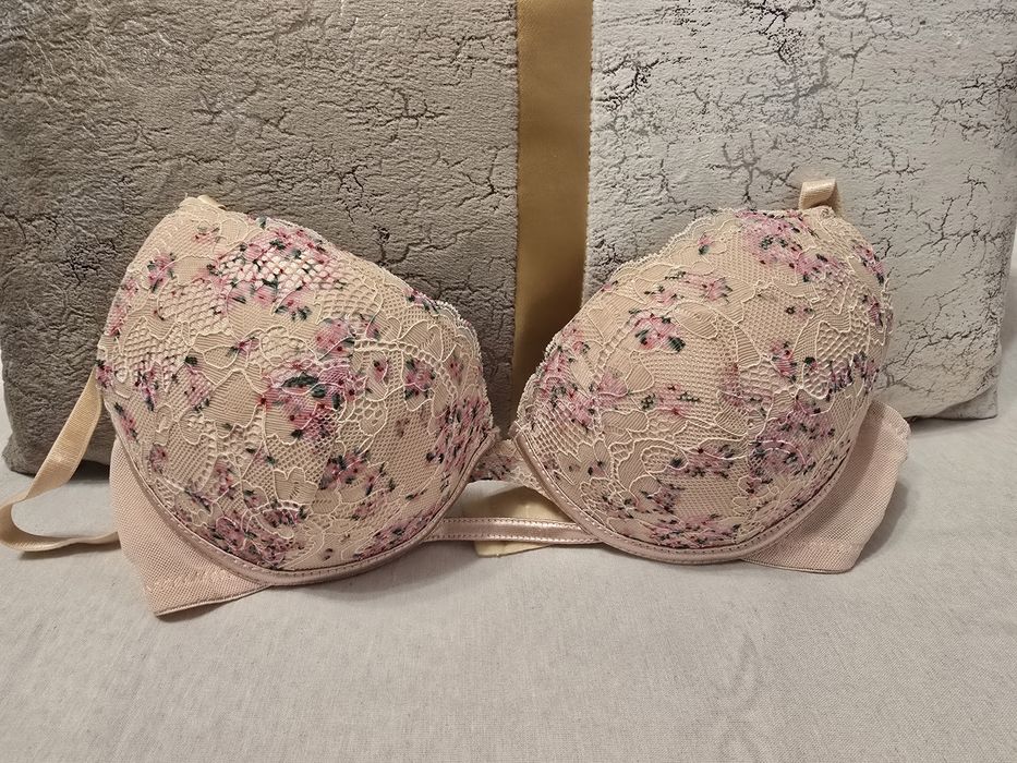 Vand sutien marimea  m nou fara eticheta