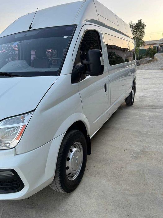 Микроавтобуси . .