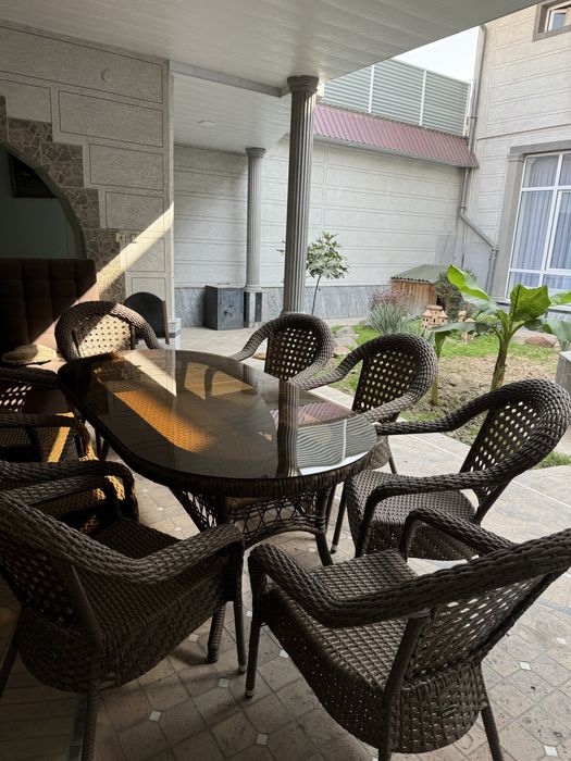 Ротан овальный стол и стулья новое купили но продаем дом