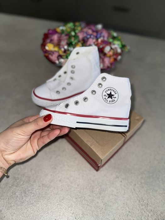 Tenisi noi converse bebe