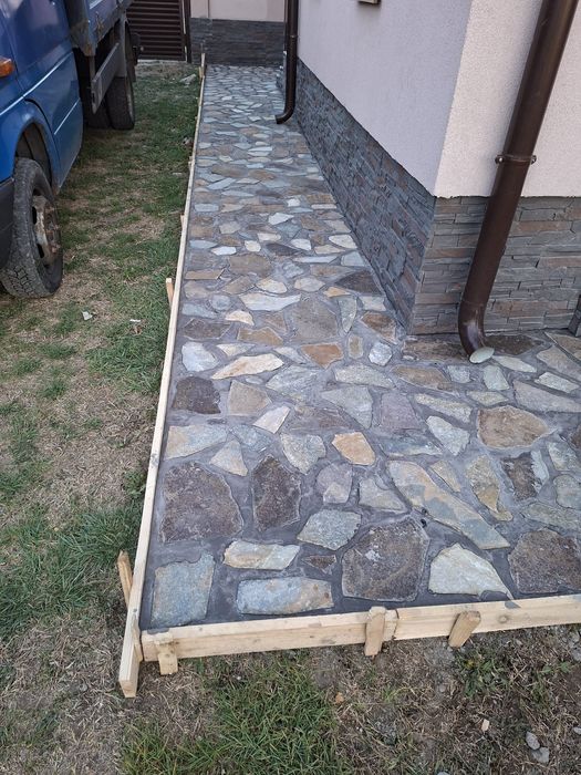 Grătare rustice și foișoare și piatră naturală