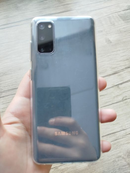 Продам Samsung s20
