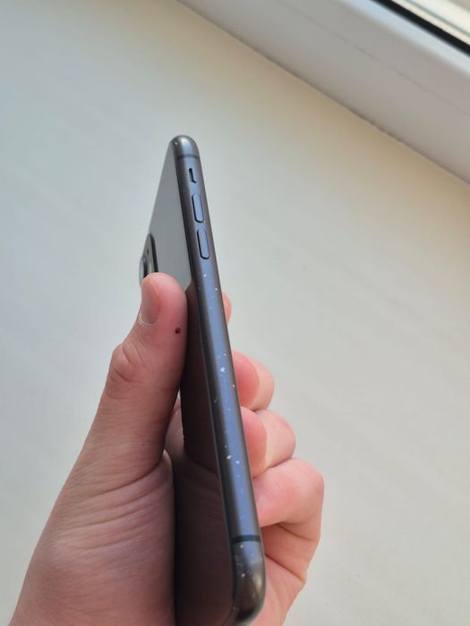 iPhone 11  АКБ 80%