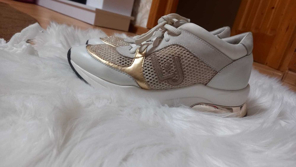 Adidasi plasa Liu Jo