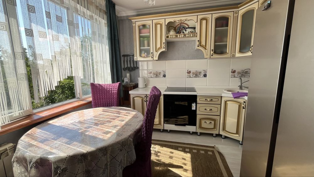 Обменяется на дом или продается шикарная 3-х кв Виноградова 4/5 этаж.