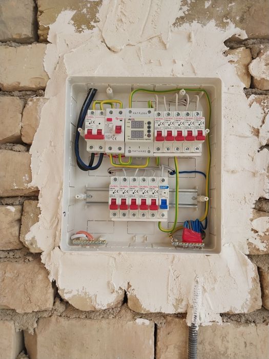 Услуга Электрика монтаж домов квартир и Установка зарядных устройств