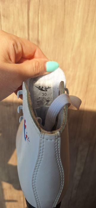 Коньки коньки продам