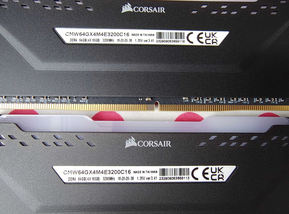 Memorie Ram Corsair VENGEANCE RGB Pro 32GB (2 x 16) DDR4 3200MHz.