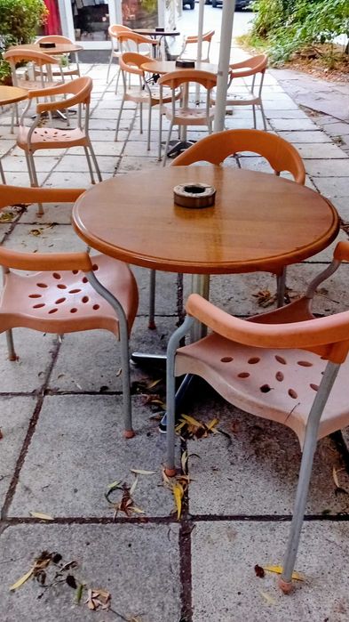 Продавам маси и столове за заведение