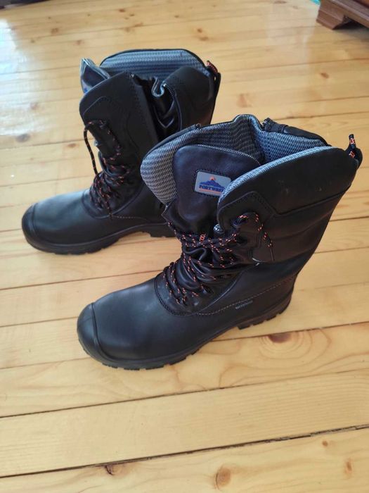 Обувки за екстремни условия, лов, туризъм.