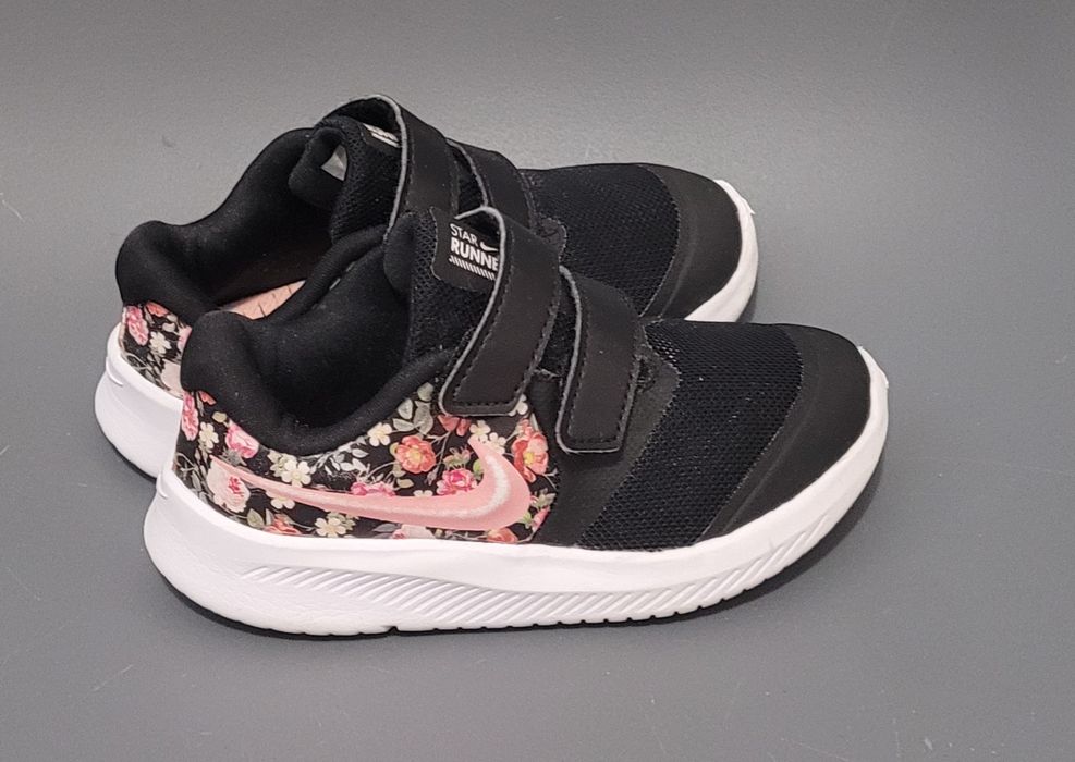 Adidasi Nike fetite marimea 26