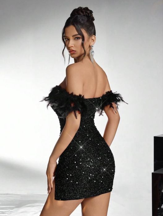 Официална рокля с паети и пера