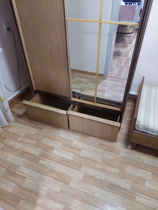 Шкаф купе и кровать