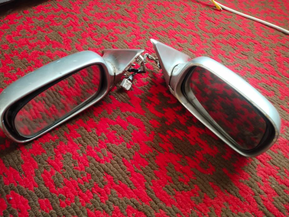 Продам зеркала левый правый хароши состояние