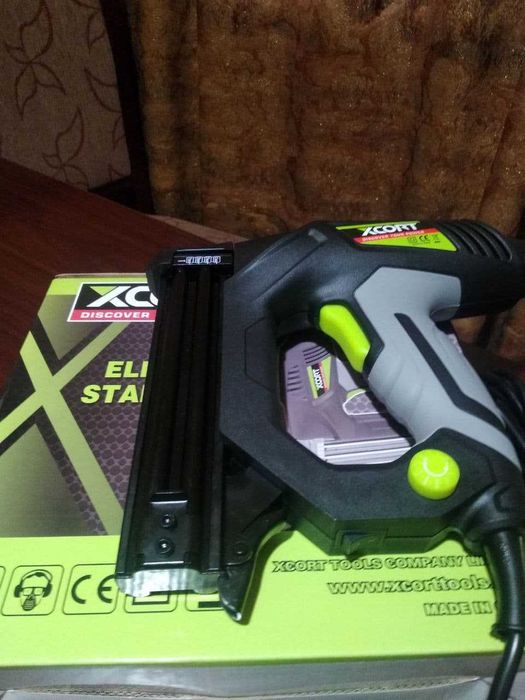 Электро пистолет монтажный строительный(скобочно-гвоздевой степлер)