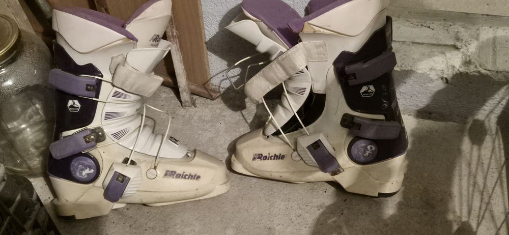 Schiuri de tura Volkl  în stare foarte buna