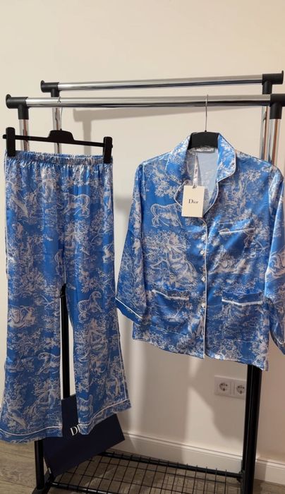 Vând pijamale din satin