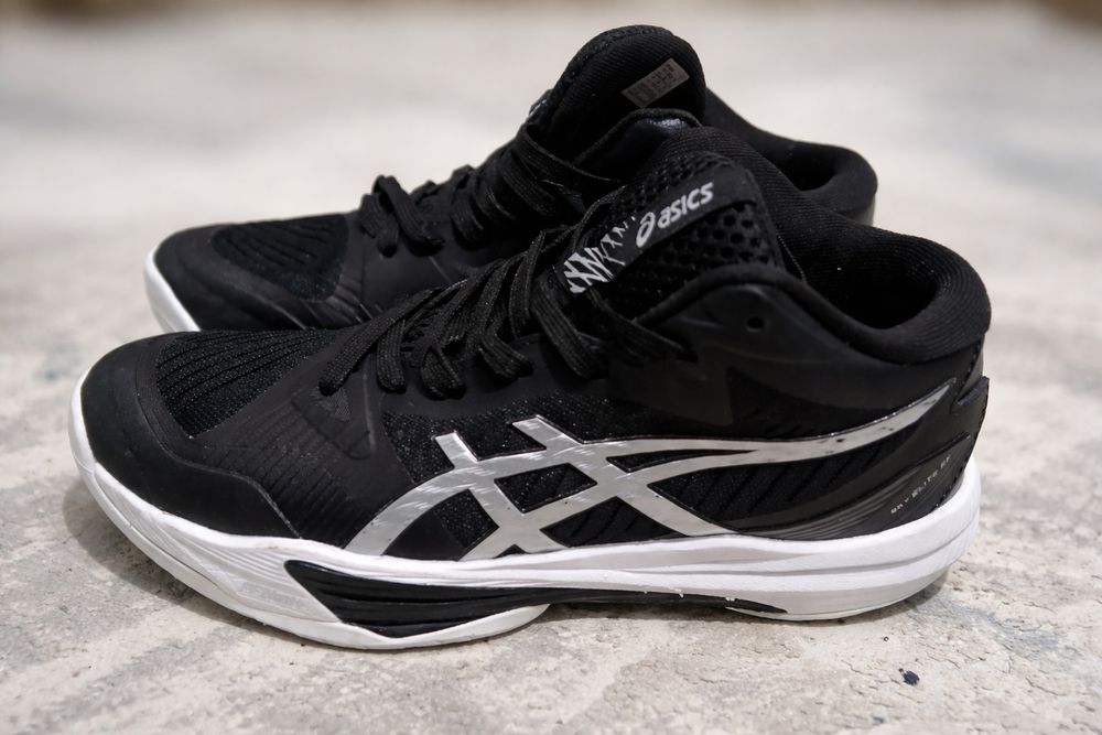 Продам волейбольные кроссовки