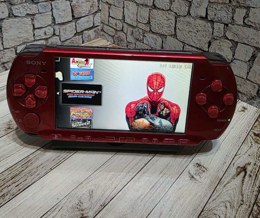 Эксклюзив PSP 3000 красная