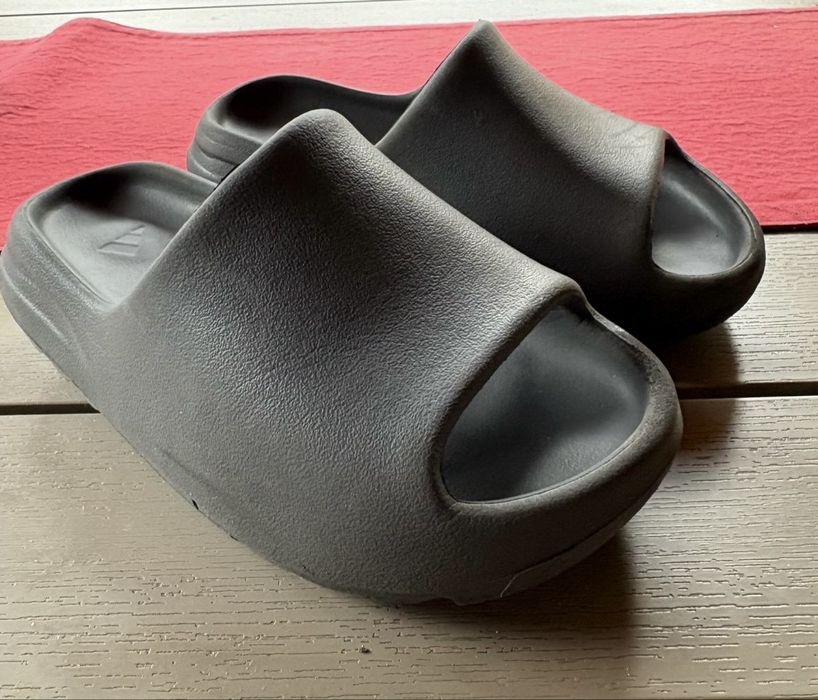 Papuci YEezy slide adidas