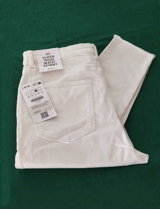 4"Bershka",Чёрн,Бел,Jeans Новые