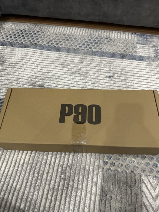 Игрушечный автомат P90