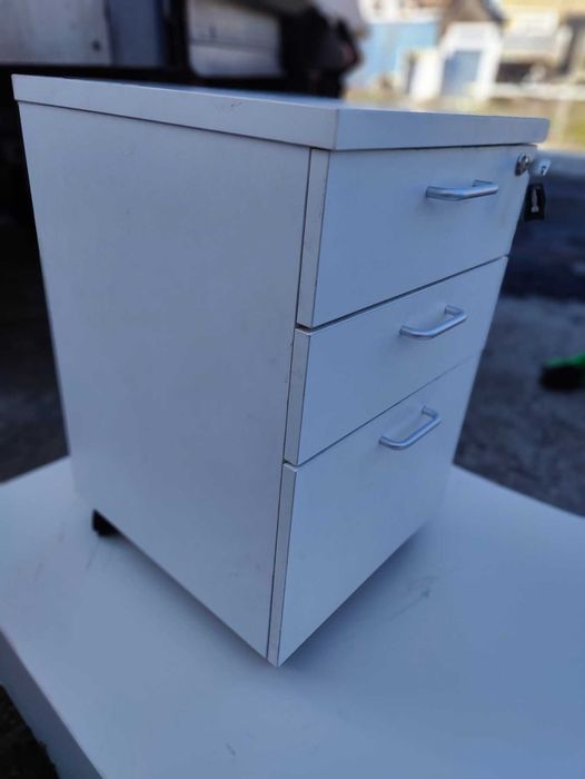 Контейнер, шкаф с колелца и чекмеджета с ключ за бюро