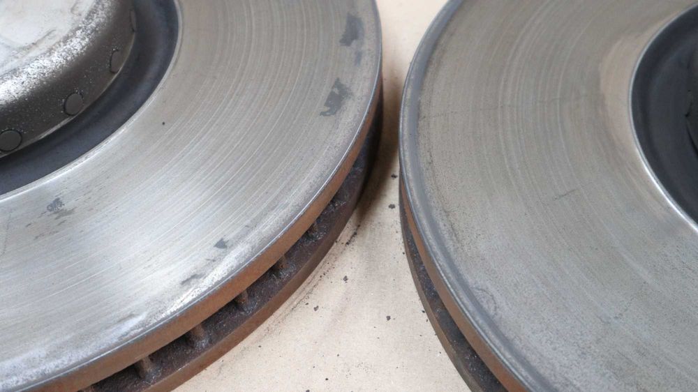 Черни апарати и дискове БМВ Г30 Г11 Г14 Г15 Г05 М-спорт спирачки БМВ