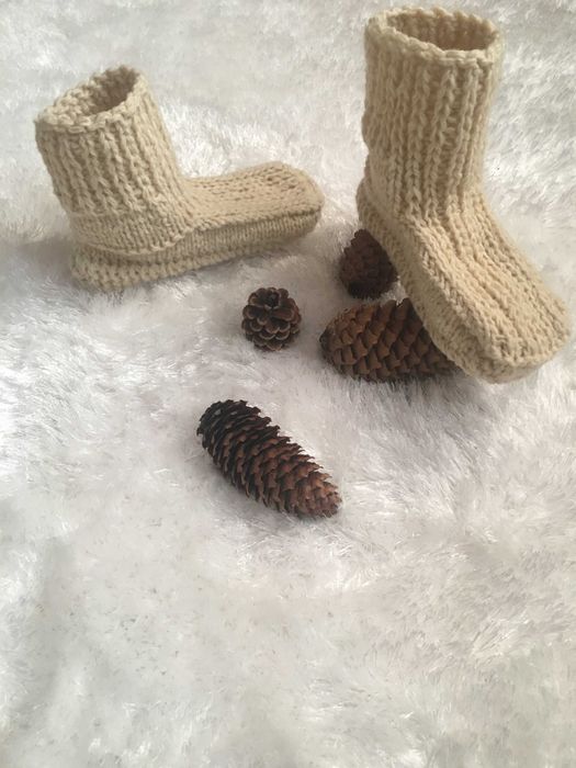 Botosei din lana tricotati manual marimea 36-37