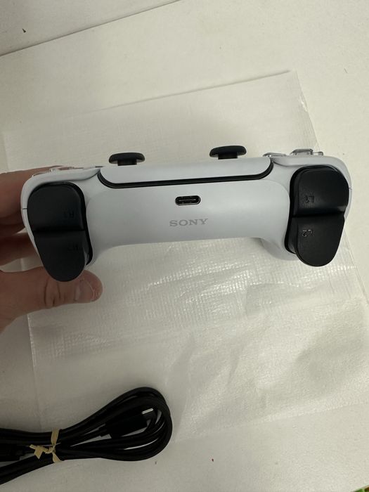 Продам оригинальный джойстик PS5