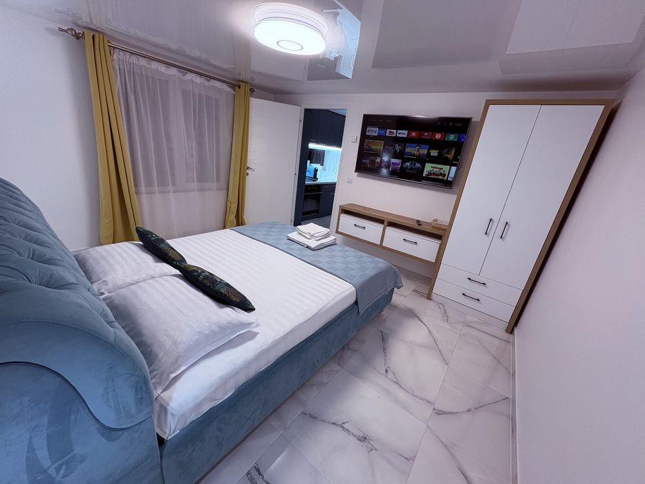 Cazare Regim Hotelier  casuta din livada