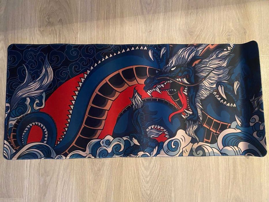 Игровой коврик для мыши на весь стол