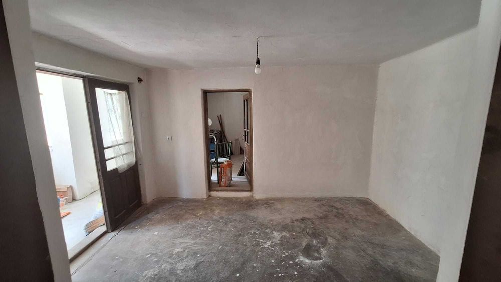 OCAZIE! Vând vilă la preţ de garsonieră! p+1+cramă. 0773822474