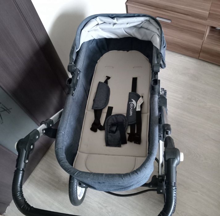 Продам коляску прогулочную