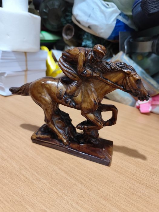 Statueta de vanzare