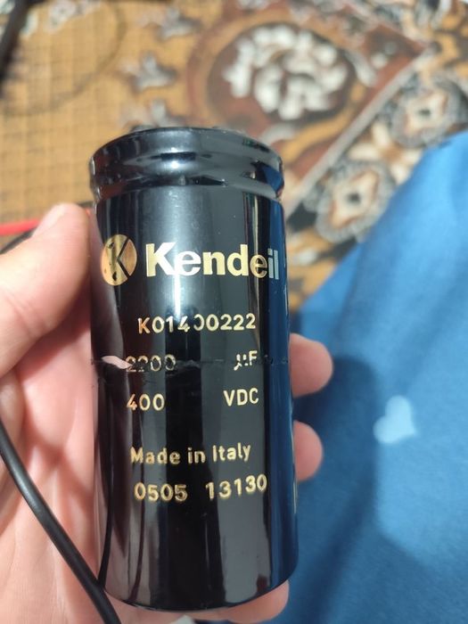 Condensator electrolitic2200 uf / 400v