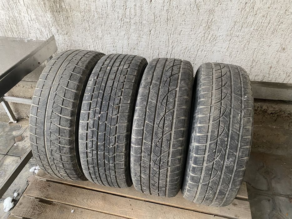 Зимние шины 215/65/16